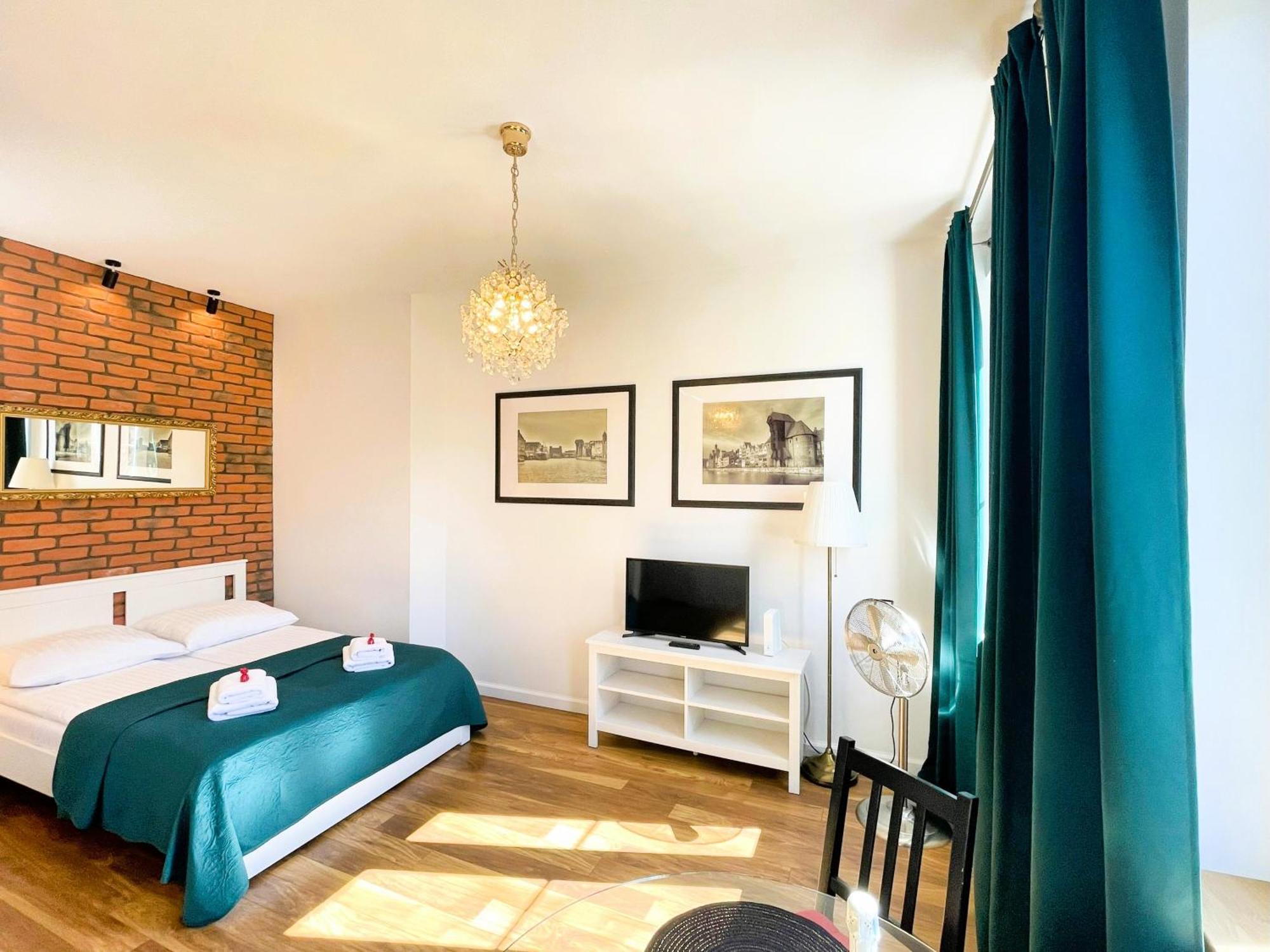 Апартаменты H&T Old Town Szeroka 24 Гданьск Экстерьер фото