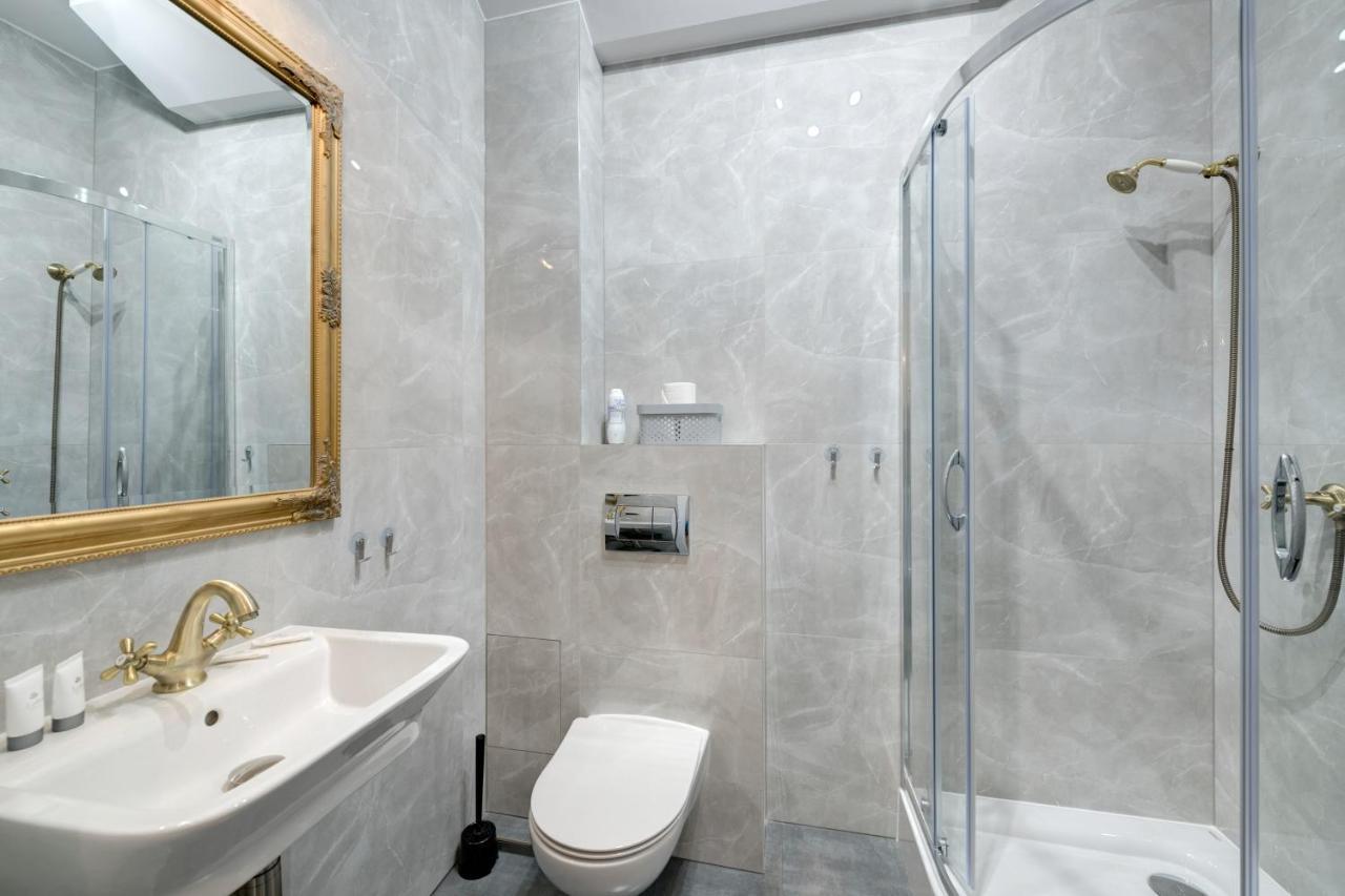 Апартаменты H&T Old Town Szeroka 24 Гданьск Экстерьер фото